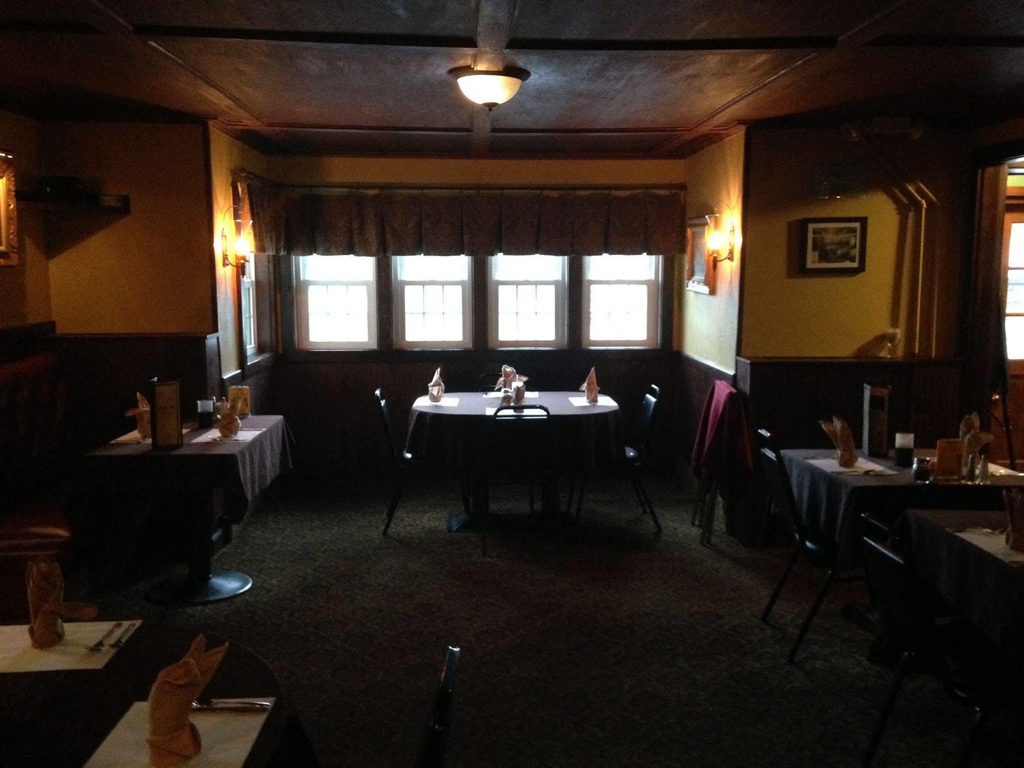 Fred's Restaurant&lodging